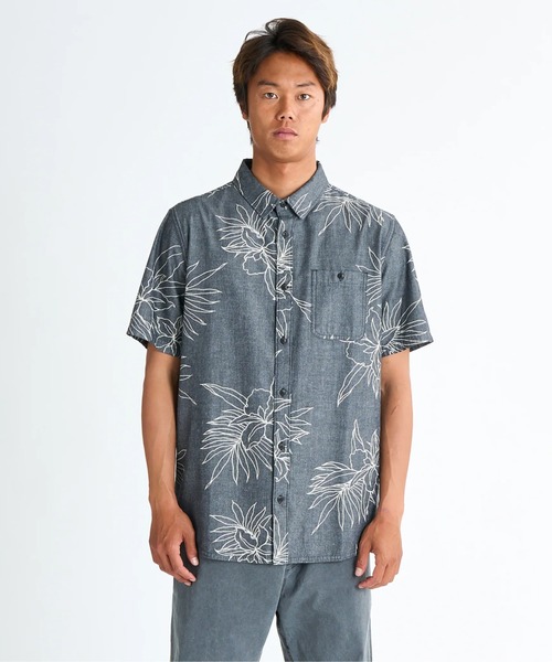 Quiksilver(クイックシルバー)の「GAWANHILL SS/クイックシルバー半袖総柄シャツ(シャツ/ブラウス・メンズ・ブラック/オフホワイト・X-LARGE/LARGE/MEDIUM)」の1枚目の写真