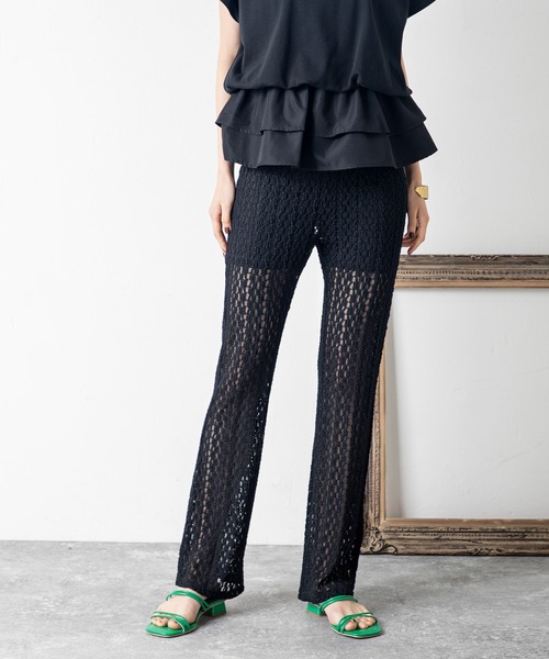 MILLION CARATS（ミリオンカラッツ）の「透け感レースで涼やかに美脚魅せ！軽やか素材と程よいフレアが叶える、大人の抜け感カットレースパンツ（その他パンツ・レディース・ブラウン/ブラック/オフホワイト・FREE）」の12枚目の写真