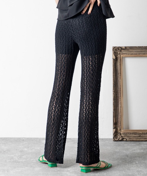 MILLION CARATS（ミリオンカラッツ）の「透け感レースで涼やかに美脚魅せ！軽やか素材と程よいフレアが叶える、大人の抜け感カットレースパンツ（その他パンツ・レディース・ブラウン/ブラック/オフホワイト・FREE）」の14枚目の写真