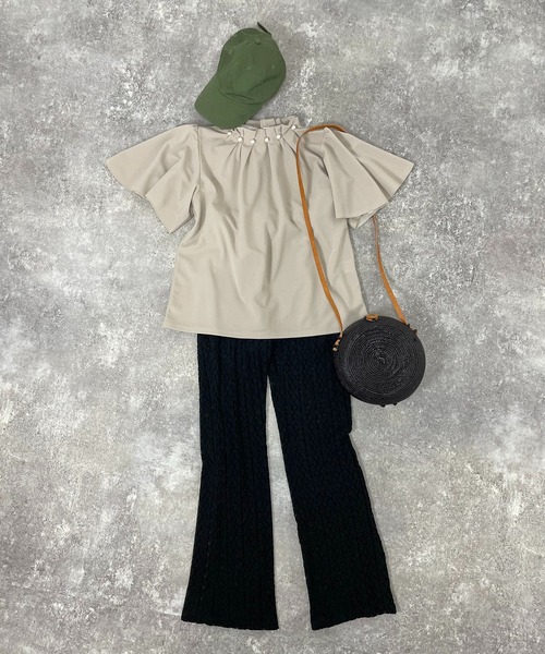 MILLION CARATS（ミリオンカラッツ）の「透け感レースで涼やかに美脚魅せ！軽やか素材と程よいフレアが叶える、大人の抜け感カットレースパンツ（その他パンツ・レディース・ブラウン/ブラック/オフホワイト・FREE）」の15枚目の写真