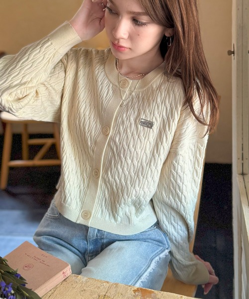 mily bilet(ミウィビレット)の「【mily bilet】やわらかな優しさ、漂う気品。前後2wayプレート使いケーブルニットカーディガン(長袖)(カーディガン/ボレロ・レディース・チャコールグレー/アイボリー/ネイビー/レッド・LARGE/MEDIUM/SMALL/X-LARGE)」の20枚目の写真