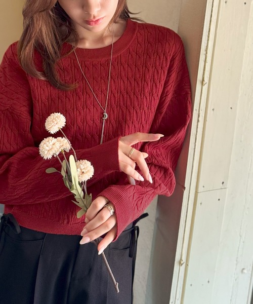 mily bilet(ミウィビレット)の「【mily bilet】やわらかな優しさ、漂う気品。前後2wayプレート使いケーブルニットカーディガン(長袖)(カーディガン/ボレロ・レディース・チャコールグレー/アイボリー/ネイビー/レッド・LARGE/MEDIUM/SMALL/X-LARGE)」の11枚目の写真