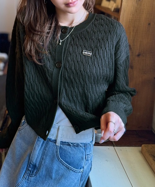 mily bilet(ミウィビレット)の「【mily bilet】やわらかな優しさ、漂う気品。前後2wayプレート使いケーブルニットカーディガン(長袖)(カーディガン/ボレロ・レディース・チャコールグレー/アイボリー/ネイビー/レッド・LARGE/MEDIUM/SMALL/X-LARGE)」の5枚目の写真