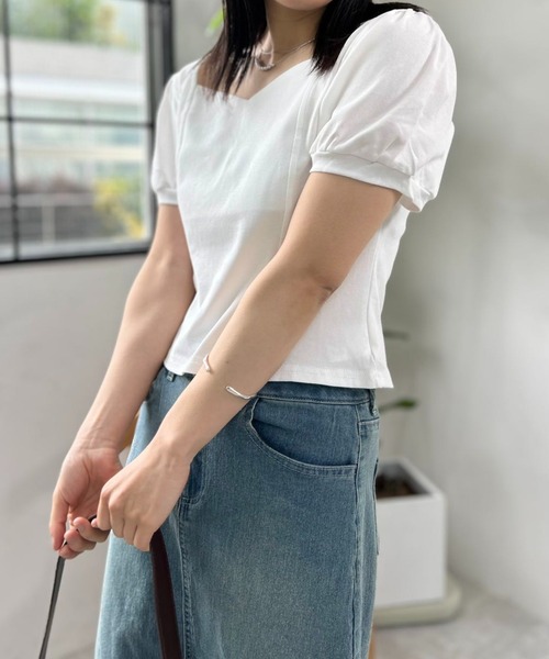 mebole(メボレ)の「バルーンオープンネックトップ(Tシャツ/カットソー・レディース・ブラック/ホワイト・FREE)」の6枚目の写真