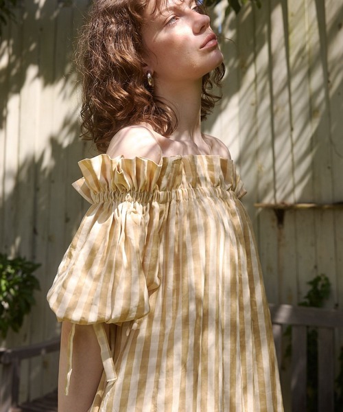 Lil Ambition(リルアンビション)の「ギンガムオフショルダーワンピース(ワンピース・レディース・ベージュ/ネイビー・FREE)」の11枚目の写真