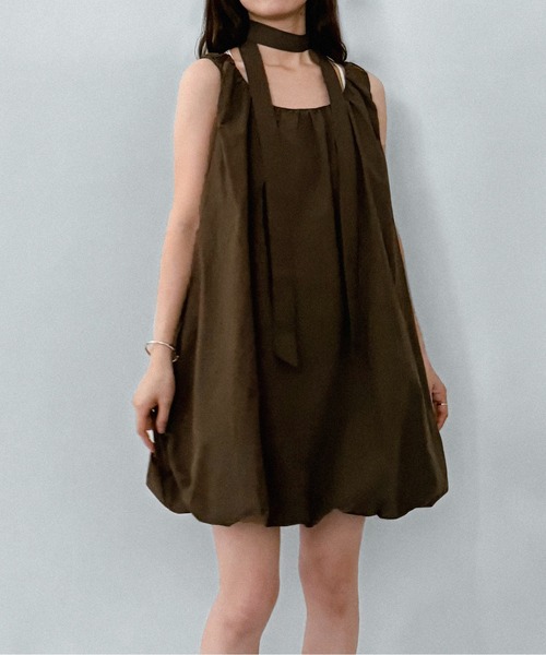 on:nue（オンニュ）の「【on:nue】エアリーバルーンノースリーブワンピース（ワンピース・レディース・ホワイト/ブラック/カーキ・FREE）」の19枚目の写真