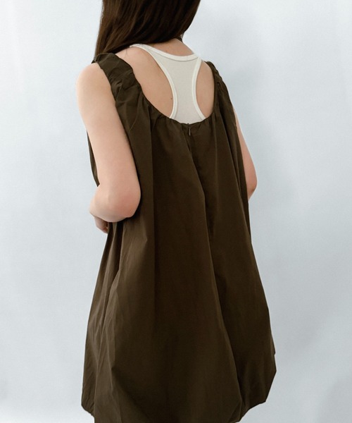 on:nue（オンニュ）の「【on:nue】エアリーバルーンノースリーブワンピース（ワンピース・レディース・ホワイト/ブラック/カーキ・FREE）」の18枚目の写真