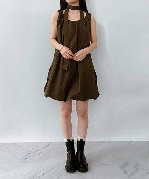 on:nue（オンニュ）の「【on:nue】エアリーバルーンノースリーブワンピース（ワンピース・レディース・ホワイト/ブラック/カーキ・FREE）」の21枚目の写真