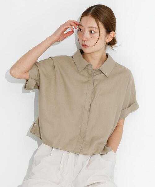 URBAN RESEARCH Sonny Label(アーバンリサーチサニーレーベル)の「リネン混クロップドドルマンシャツ(シャツ/ブラウス・レディース・オフホワイト/チャコールグレー/ベージュ・FREE)」の1枚目の写真