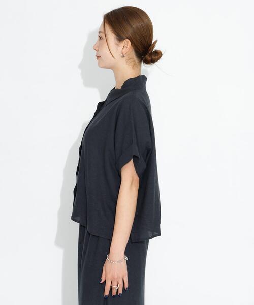 URBAN RESEARCH Sonny Label(アーバンリサーチサニーレーベル)の「リネン混クロップドドルマンシャツ(シャツ/ブラウス・レディース・オフホワイト/チャコールグレー/ベージュ・FREE)」の14枚目の写真