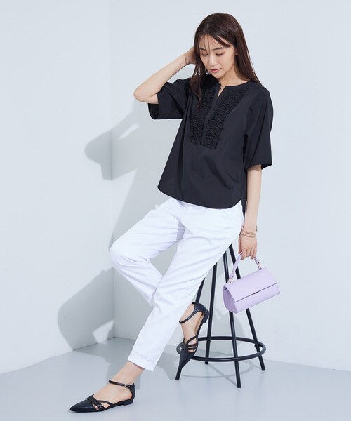 INDIVI（インディヴィ）の「【洗える】胸元タックフリルブラウス（シャツ/ブラウス・レディース・ホワイト/ブルー系7/グレー系2/ブラック・34/19/15 /13/05/38）」の11枚目の写真