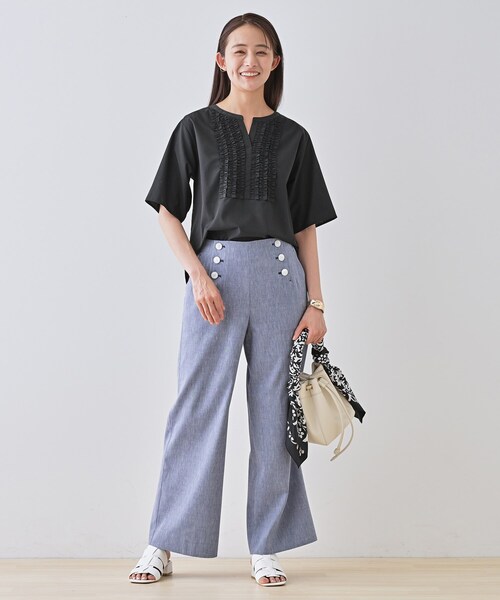 INDIVI（インディヴィ）の「【洗える】胸元タックフリルブラウス（シャツ/ブラウス・レディース・ホワイト/ブルー系7/グレー系2/ブラック・34/19/15 /13/05/38）」の15枚目の写真