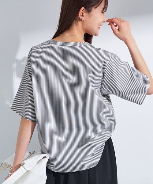 INDIVI（インディヴィ）の「【洗える】胸元タックフリルブラウス（シャツ/ブラウス・レディース・ホワイト/ブルー系7/グレー系2/ブラック・34/19/15 /13/05/38）」の18枚目の写真