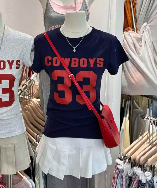 MEMECLE(メメクル)の「【 MEMECLE / メメクル 】33 プリントロゴ COWBOYS Tシャツ(Tシャツ/カットソー・レディース・イエロー/ネイビー/ホワイト/レッド/ピンク・FREE)」の6枚目の写真