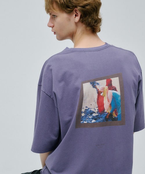 PUBLIC TOKYO(パブリックトウキョウ)の「UNITO サスティナブルフォトTEE(Tシャツ/カットソー・メンズ・ホワイト/パープル/ホワイト系その他/ワイン・1/2)」の3枚目の写真
