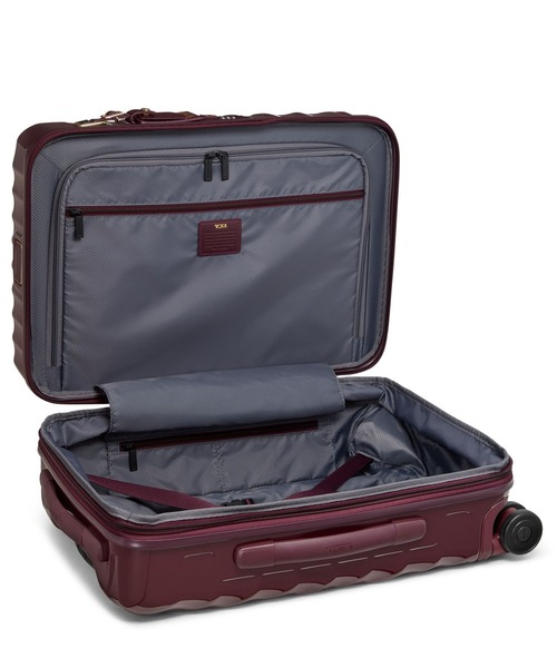 TUMI（トゥミ）の「19 DEGREE インターナショナル・エクスパンダブル・4ウィール・キャリーオン スーツケース（機内持ち込みサイズ） 1泊～3泊程度（スーツケース/キャリーバッグ・レディース・ワイン・FREE）」の3枚目の写真