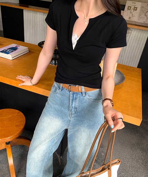 LYEON（リヨン）の「ヘンリーネックトップス/キーネックTシャツ（Tシャツ/カットソー・レディース・ブラック/オフホワイト/ネイビー・FREE）」の8枚目の写真