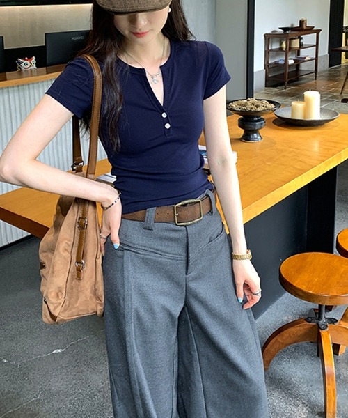 LYEON（リヨン）の「ヘンリーネックトップス/キーネックTシャツ（Tシャツ/カットソー・レディース・ブラック/オフホワイト/ネイビー・FREE）」の10枚目の写真
