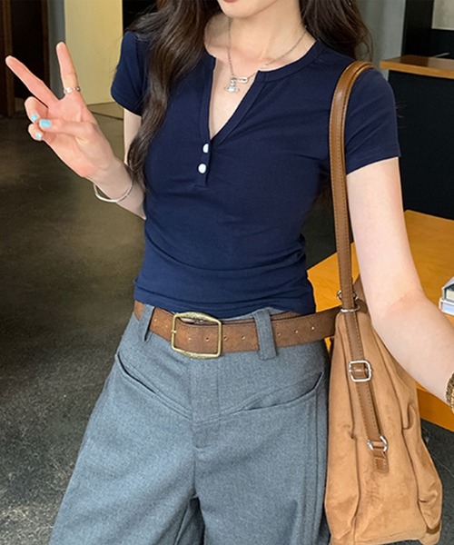 LYEON（リヨン）の「ヘンリーネックトップス/キーネックTシャツ（Tシャツ/カットソー・レディース・ブラック/オフホワイト/ネイビー・FREE）」の12枚目の写真