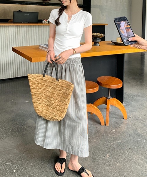 LYEON（リヨン）の「ヘンリーネックトップス/キーネックTシャツ（Tシャツ/カットソー・レディース・ブラック/オフホワイト/ネイビー・FREE）」の13枚目の写真