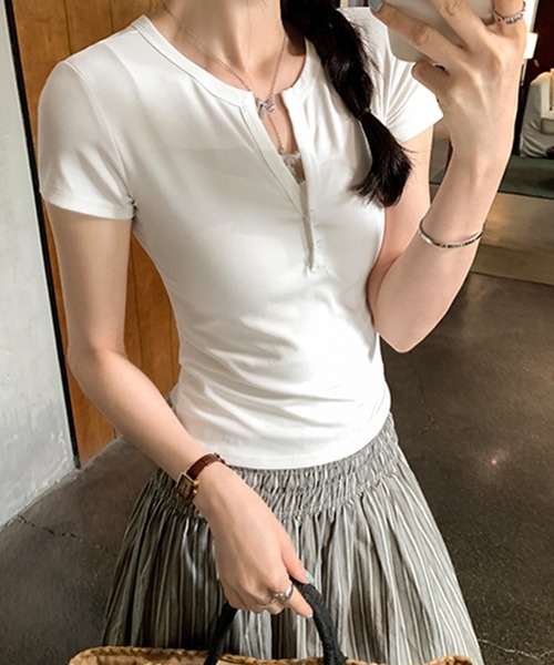 LYEON（リヨン）の「ヘンリーネックトップス/キーネックTシャツ（Tシャツ/カットソー・レディース・ブラック/オフホワイト/ネイビー・FREE）」の16枚目の写真