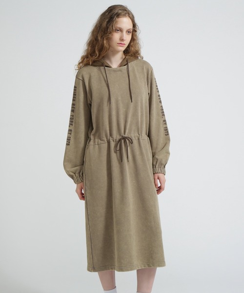 AVIREX（アヴィレックス）の「《直営店限定》FADE WASH ONEPIECE/フェイドウォッシュワンピース（ワンピース・レディース・バーガンディー/ベージュ/ブラック・F）」の3枚目の写真