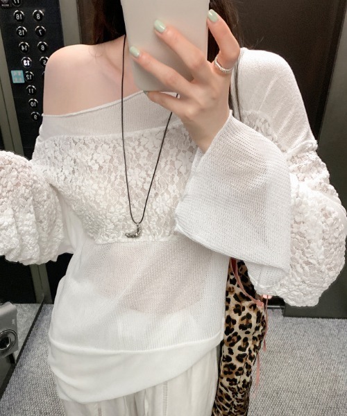 deux amour(ドゥーザムール)の「ワンショルダーレース切り替え長袖トップス(その他トップス・レディース・ホワイト/ブラック・FREE)」の5枚目の写真