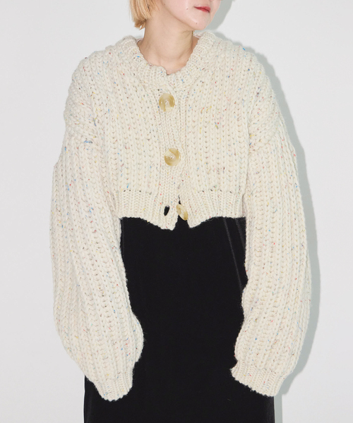 CITYSHOP(シティーショップ)の「GLEN FYNE 別注 CROPPED カーディガン(ニット/セーター・レディース・ブラック/ホワイト・FREE)」の2枚目の写真