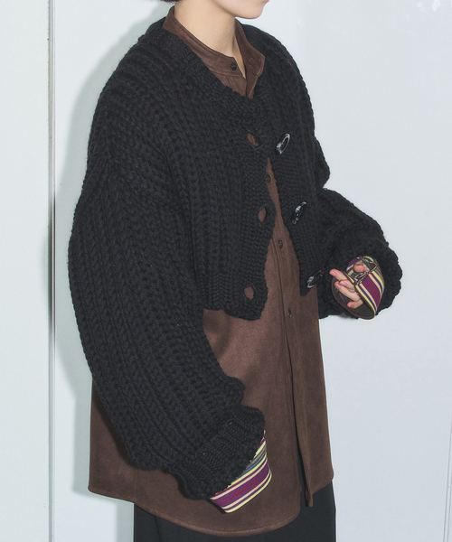 CITYSHOP(シティーショップ)の「GLEN FYNE 別注 CROPPED カーディガン(ニット/セーター・レディース・ブラック/ホワイト・FREE)」の1枚目の写真