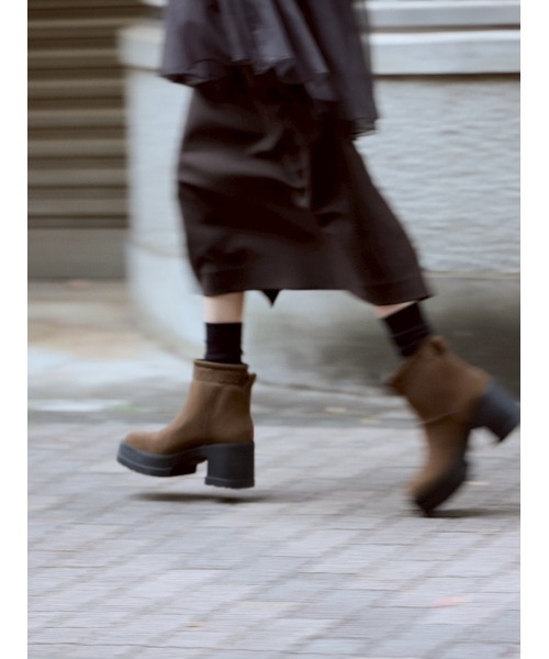 UGG（アグ）の「【UGG for emmi】MOXY CHELSEA（ブーツ・レディース・ブラウン・23/22/24/25）」の20枚目の写真