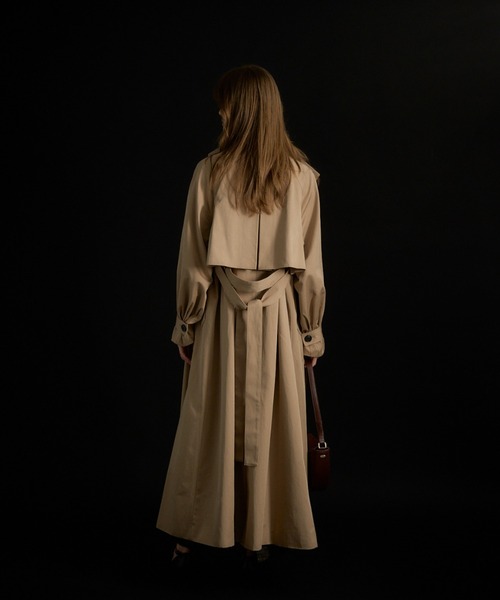 LE'RURE(リルアー)の「Over lap trench coat(トレンチコート・レディース・ベージュ/ダークネイビー・MEDIUM)」の9枚目の写真