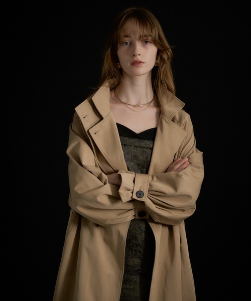 LE'RURE(リルアー)の「Over lap trench coat(トレンチコート・レディース・ベージュ/ダークネイビー・MEDIUM)」の12枚目の写真