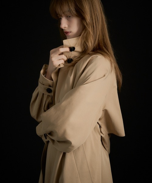 LE'RURE(リルアー)の「Over lap trench coat(トレンチコート・レディース・ベージュ/ダークネイビー・MEDIUM)」の14枚目の写真