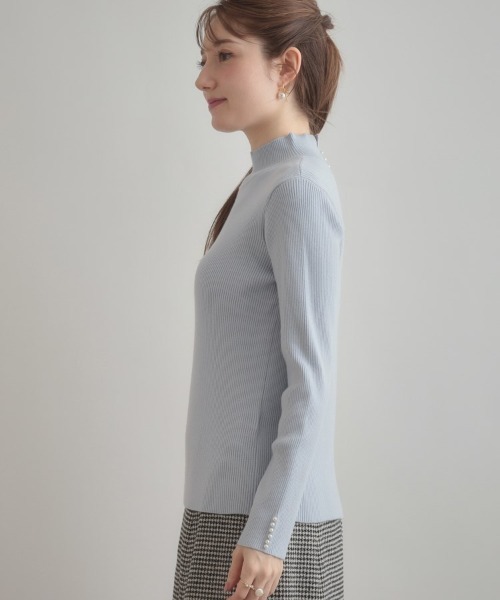 couture brooch（クチュールブローチ）の「【多機能・フェミニン】パール調リブニット（ニット/セーター・レディース・ブラック/レッド系1/サックスブルー/オフホワイト/グレー/ワインレッド・36/38/42）」の13枚目の写真