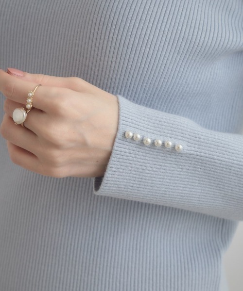 couture brooch（クチュールブローチ）の「【多機能・フェミニン】パール調リブニット（ニット/セーター・レディース・ブラック/レッド系1/サックスブルー/オフホワイト/グレー/ワインレッド・36/38/42）」の18枚目の写真