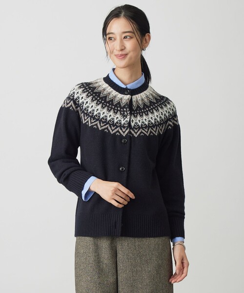 J.PRESS Ladies(J.プレス レディス)の「FAIR ISLE ニット カーディガン(カーディガン/ボレロ・レディース・ライトグレー系/ホワイト系/ネイビー系・SMALL)」の3枚目の写真