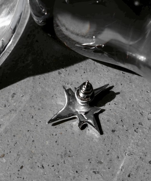 Soierie(ソワリー)の「エトワール ラージ ピアス (1P) / Etoile large pierce (1P)(ピアス(片耳用)・レディース・シルバー・FREE)」の6枚目の写真