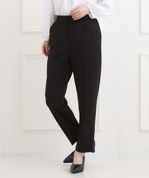 SHOO・LA・RUE(シューラルー)の「【洗濯機可/セットアップ可/S-3L】きちんと楽に。カットジョーゼット テーパードパンツ(その他パンツ・レディース・ネイビー/ナチュラル/ブラック・01/02/03/04/05)」の4枚目の写真