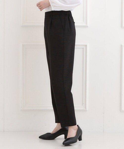 SHOO・LA・RUE(シューラルー)の「【洗濯機可/セットアップ可/S-3L】きちんと楽に。カットジョーゼット テーパードパンツ(その他パンツ・レディース・ネイビー/ナチュラル/ブラック・01/02/03/04/05)」の5枚目の写真