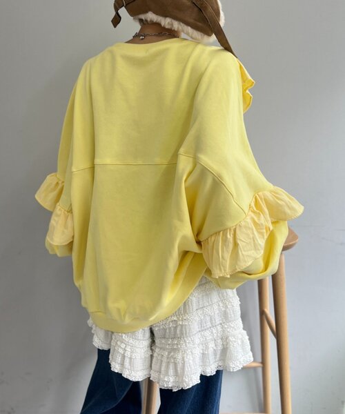 w closet(ダブルクローゼット)の「【リバイバル/5色展開】フリルBIGスウェット《WEB限定》(スウェット・レディース・グレー/イエロー/ブラック/アイボリー/ブルー・FREE)」の7枚目の写真