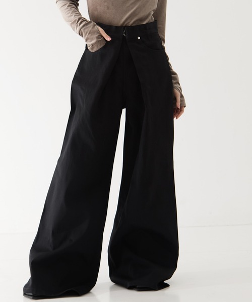 STUDIOUS（ステュディオス）の「【JOHN LAWRENCE SULLIVAN/ジョンローレンスサリバン】RIGID DENIM WIDE PANTS (SHORT LENGTH)リジッドワイドデニムパンツ（デニムパンツ・レディース・ブラック/ブラック系その他・XS/S/M）」の2枚目の写真