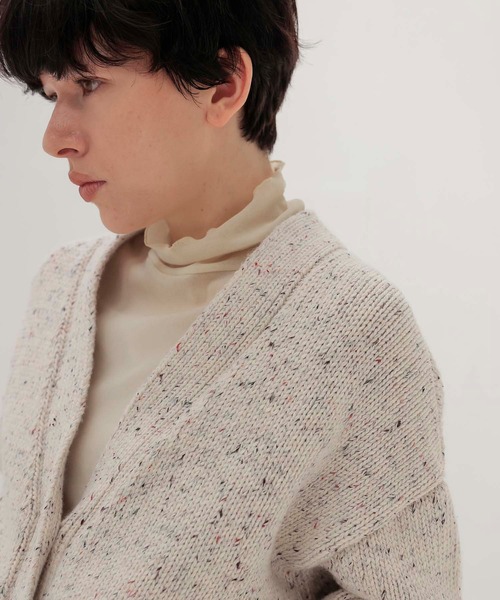 DRESSLAVE(ドレスレイブ)の「color grain Vneck cardigan(カラーグレインVネックカーディガン)(カーディガン/ボレロ・レディース・ホワイト/グレー・38)」の6枚目の写真