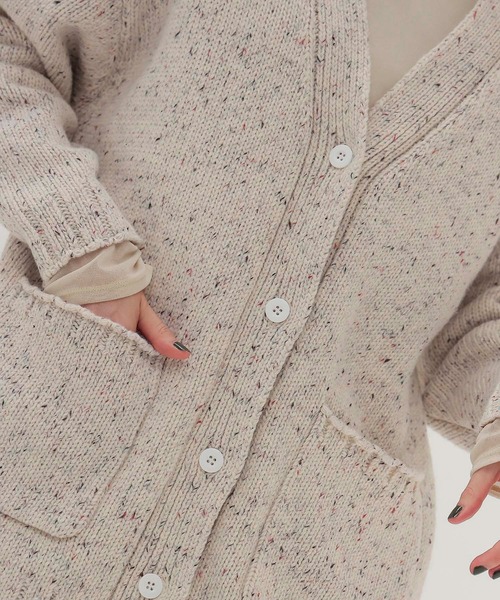 DRESSLAVE(ドレスレイブ)の「color grain Vneck cardigan(カラーグレインVネックカーディガン)(カーディガン/ボレロ・レディース・ホワイト/グレー・38)」の7枚目の写真