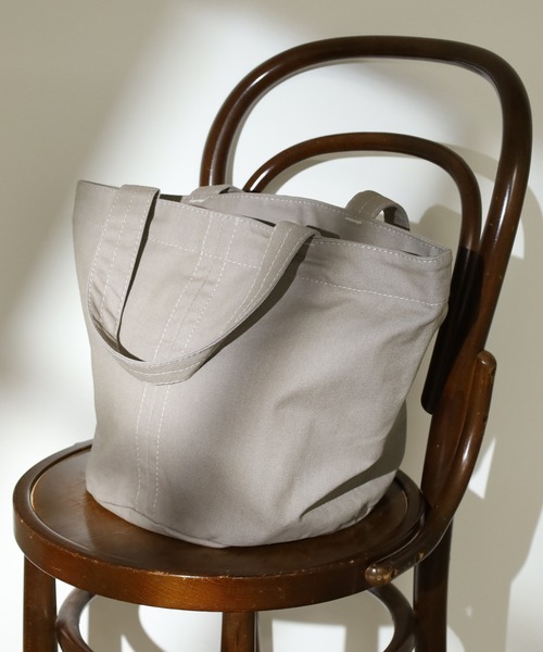 l'atelier Nuuit(アトリエヌイ)の「キャンバストートバッグ L(トートバッグ・レディース・ブラック/オリーブ/カーキ/ライトブルー/グレー/ホワイト/レンガ/レッド/マスタード/ローズ系/ベージュ・ONE SIZE)」の3枚目の写真
