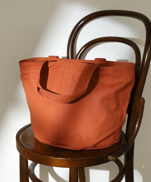 l'atelier Nuuit(アトリエヌイ)の「キャンバストートバッグ L(トートバッグ・レディース・ブラック/オリーブ/カーキ/ライトブルー/グレー/ホワイト/レンガ/レッド/マスタード/ローズ系/ベージュ・ONE SIZE)」の10枚目の写真