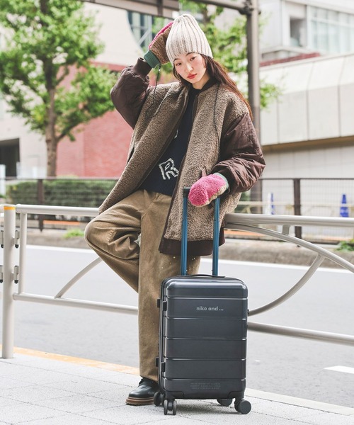 niko and...(ニコアンド)の「オリジナルフェイクファーボアストラップ付きミトン(手袋・レディース・グリーン/ピンク/その他1/モカ/サックスブルー/アイボリー・0)」の8枚目の写真