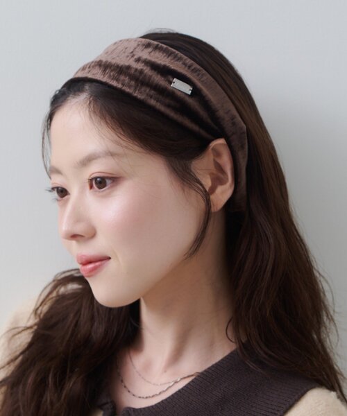 Kastane（カスタネ）の「【fiw.】ベロアヘアバンド（ヘアバンド・レディース・ブラウン/ブラック・FREE）」の2枚目の写真