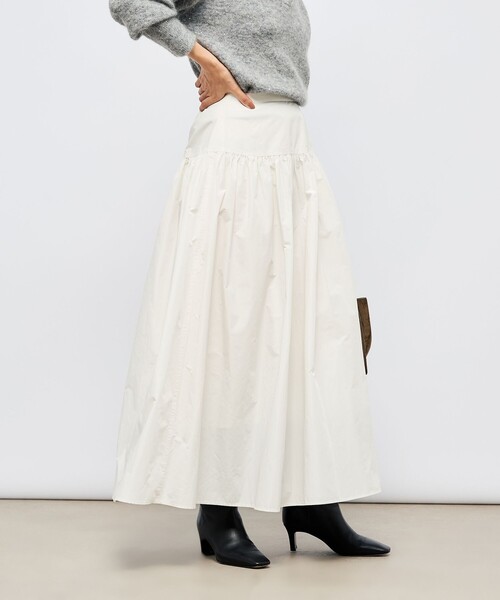 NOLLEY’S Sophi（ノーリーズソフィ）の「ウォッシャブルメモリータフタロングスカート（スカート・レディース・オフホワイト/ブラック・36/38）」の11枚目の写真