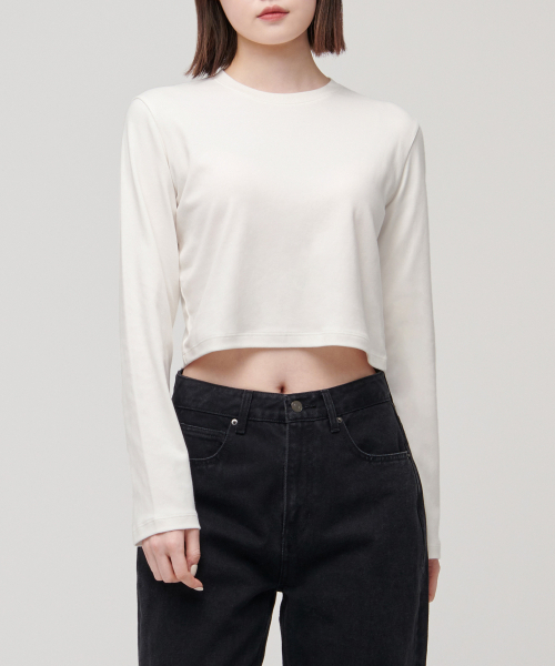 MUSINSA STANDARD WOMAN（ムシンサスタンダードウーマン）の「ウィメンズクルーネッククロップ長袖Tシャツ[クリーム]（Tシャツ/カットソー・レディース・その他・SMALL/MEDIUM/LARGE/X-SMALL）」の2枚目の写真
