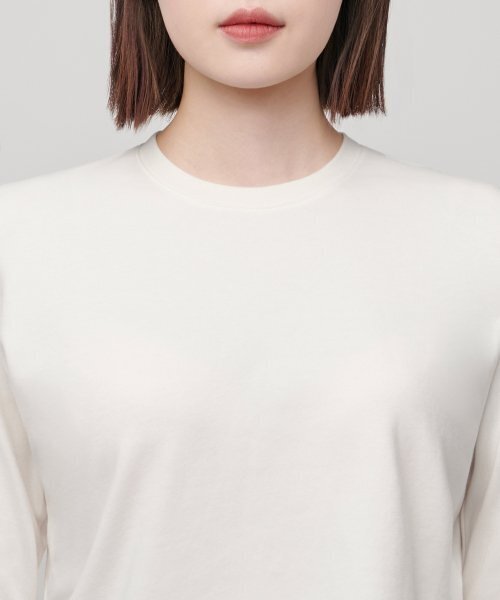 MUSINSA STANDARD WOMAN（ムシンサスタンダードウーマン）の「ウィメンズクルーネッククロップ長袖Tシャツ[クリーム]（Tシャツ/カットソー・レディース・その他・SMALL/MEDIUM/LARGE/X-SMALL）」の4枚目の写真